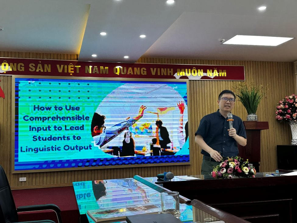 Ông Nguyễn Tuấn Anh - Phó trưởng khoa Sư phạm Tiếng Anh, Trường Đại học Ngoại ngữ, Đại học Quốc gia Hà Nội với những chia sẻ rất hữu ích.