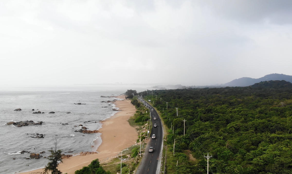 Vẻ đẹp cung đường biển Việt Nam qua Hành trình xuyên Việt của Tập đoàn Mường Thanh.