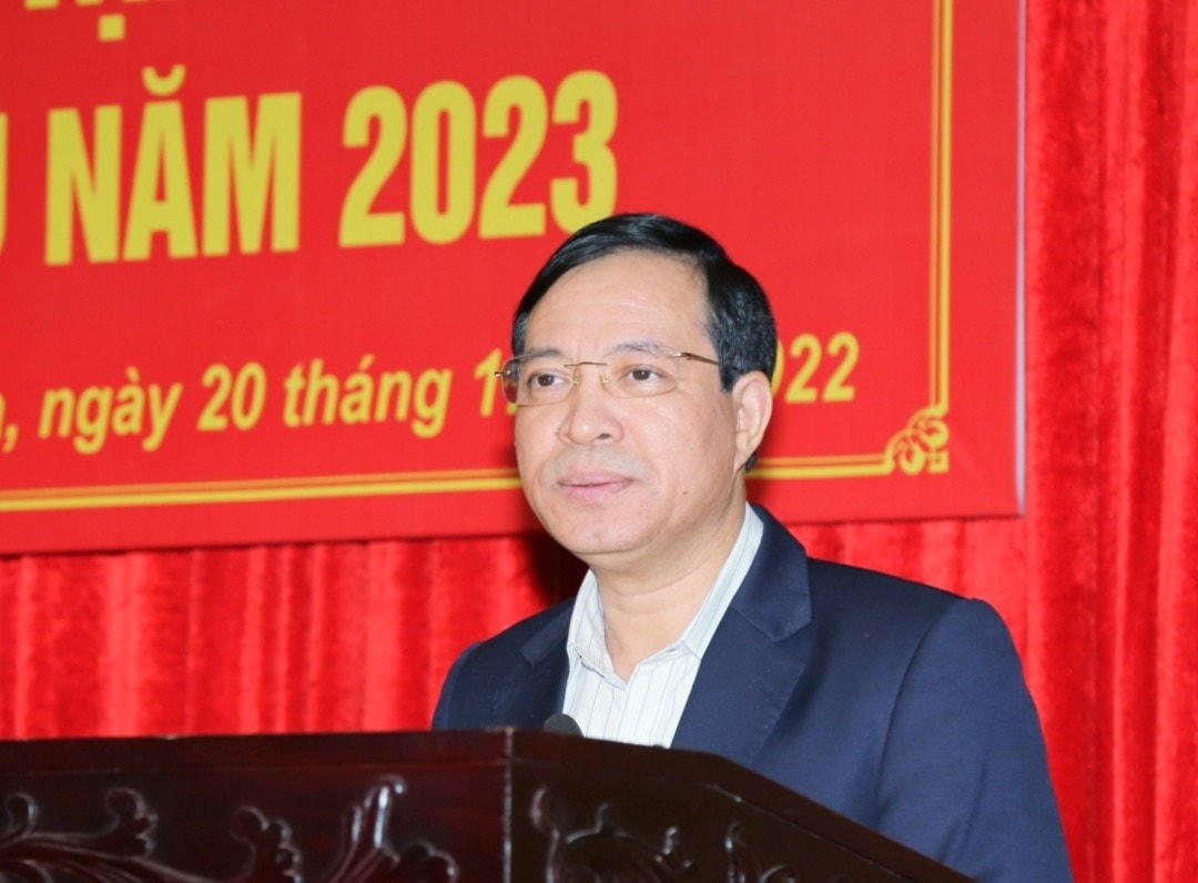 Ông Lại Thế Nguyên, Phó Bí thư Thường trực Tỉnh ủy đề nghị các đơn vị trong tỉnh tìm giải pháp để giúp các doanh nghiệp tháo gỡ khó khăn, đảm bảo cho người lao động có việc làm.