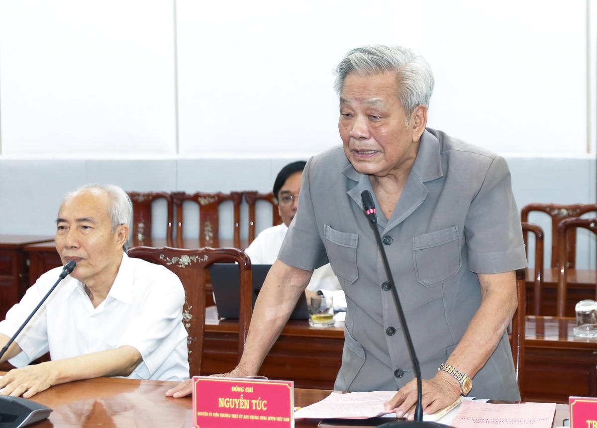 Ông Nguyễn Túc, Ủy viên Đoàn Chủ tịch, Chủ nhiệm Hội đồng tư vấn về Văn hóa - Xã hội UBTƯ MTTQ Việt Nam phát biểu tại Hội nghị.