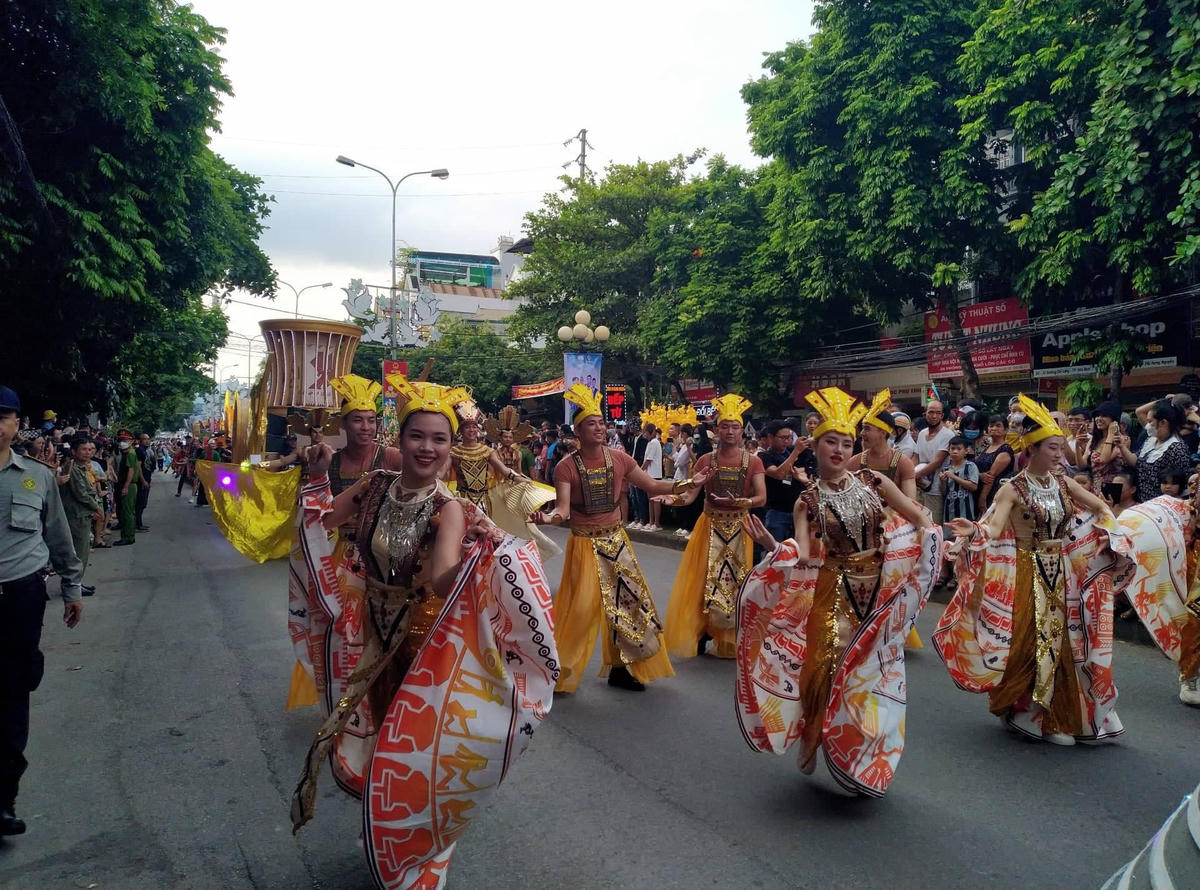 Sôi động Carnival 2022 và khám phá 'Hòa Bình - Thanh âm xứ Mường'