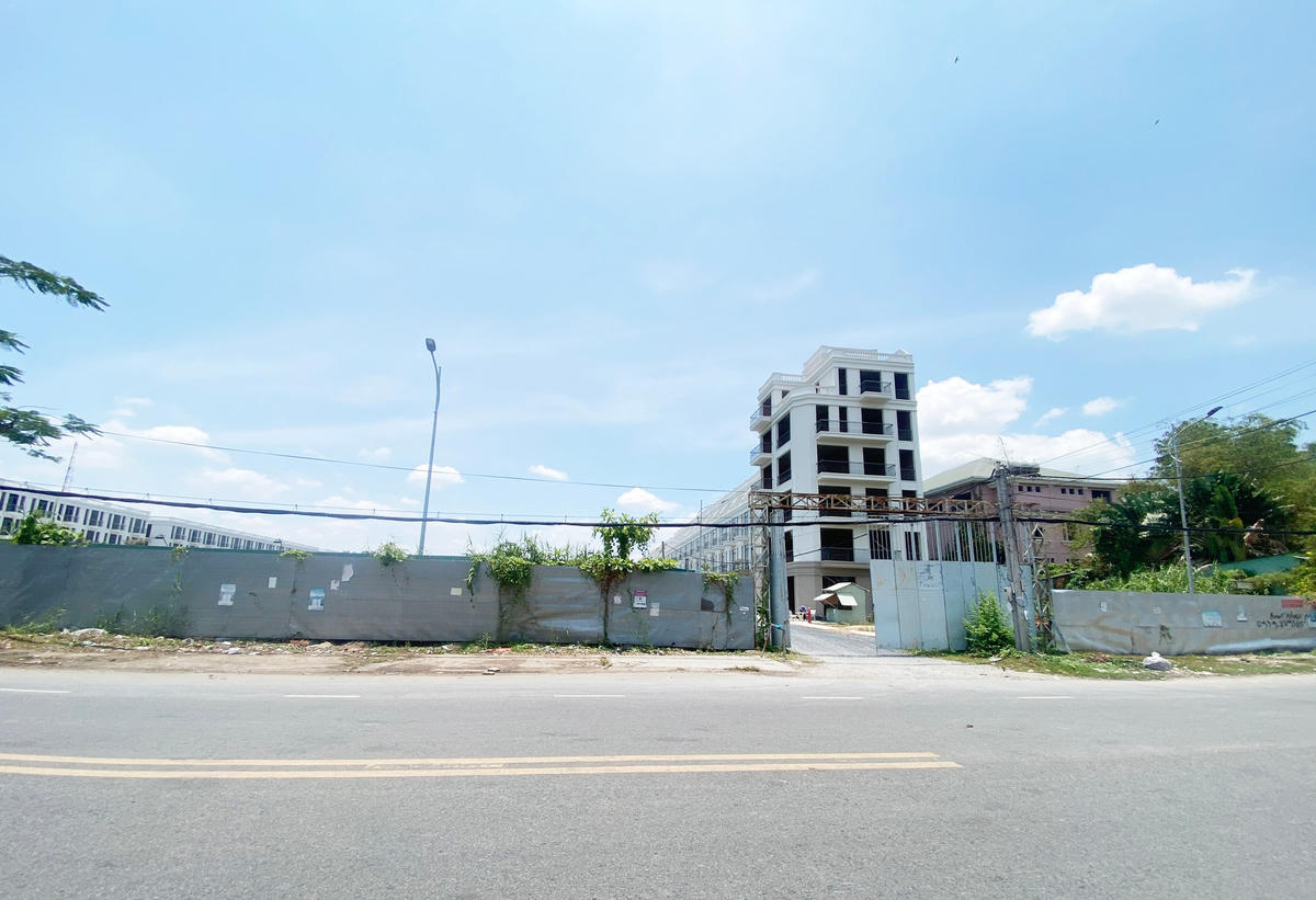 Dự án Trung tâm thương mại, văn phòng và nhà ở tại phường Cái Khế, quận Ninh Kiều hiện đã xây dựng được rất nhiều dãy nhà ở cao cấp. 