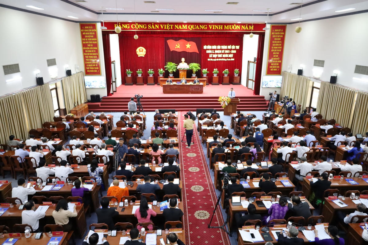 Quang cảnh kỳ họp.