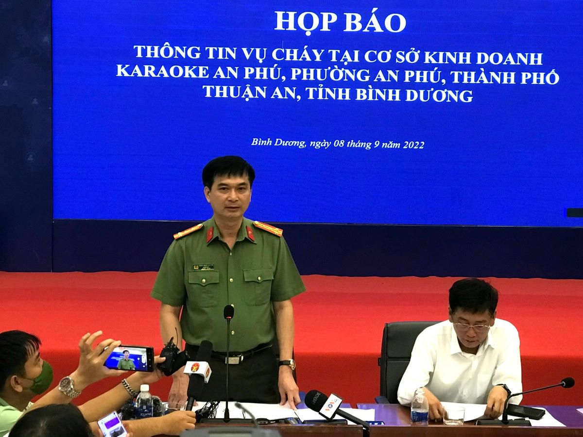 Đại tá Trịnh Ngọc Quyên - Giám đốc Công an tỉnh Bình Dương cung cấp thông tin vụ cháy tại buổi họp báo sáng 8/9.