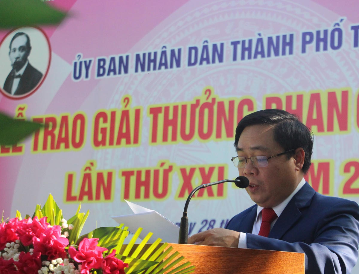 Ông Bùi Ngọc Ảnh, Chủ tịch UBND TP Tam Kỳ phát biểu tại lễ trao thưởng.