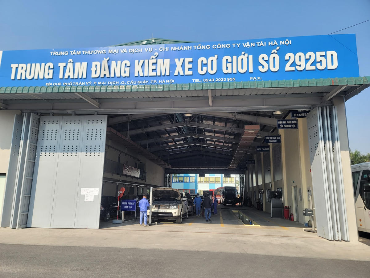 Trung tâm đăng kiểm xe cơ giới 29-25D vắng vẻ.