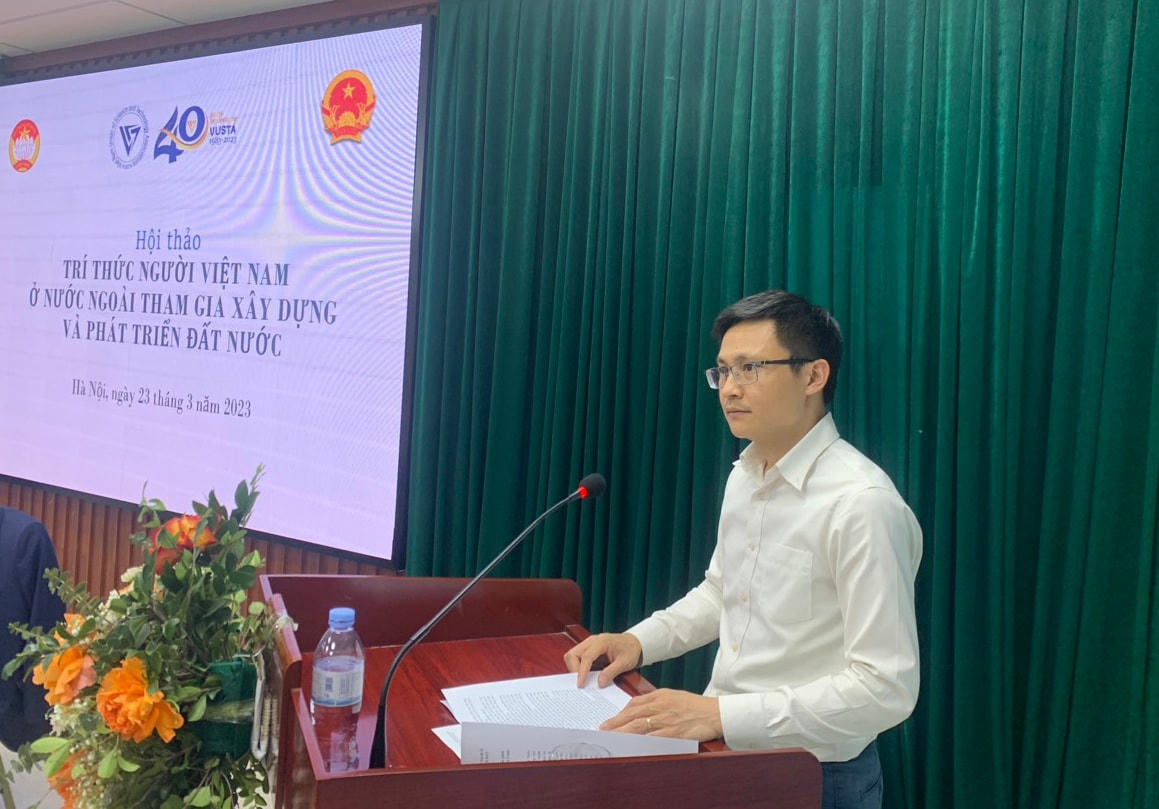 Ông Võ Xuân Hoài, Phó Tổng Thư ký Hội Liên lạc với người Việt Nam ở nước ngoài phát biểu tại Hội thảo.