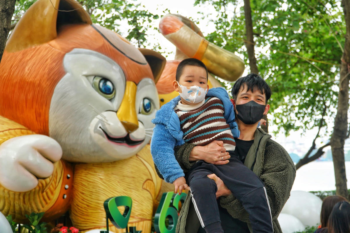 Theo đánh giá của người dân, linh vật mèo Tết Quý Mão tại hồ Gươm nhìn rất ngộ nghĩnh, đáng yêu. Mặt khác, với hình dáng khá béo nhưng không kém phần ngộ nghĩnh, điều này thể hiện sự ấm no, sung túc.