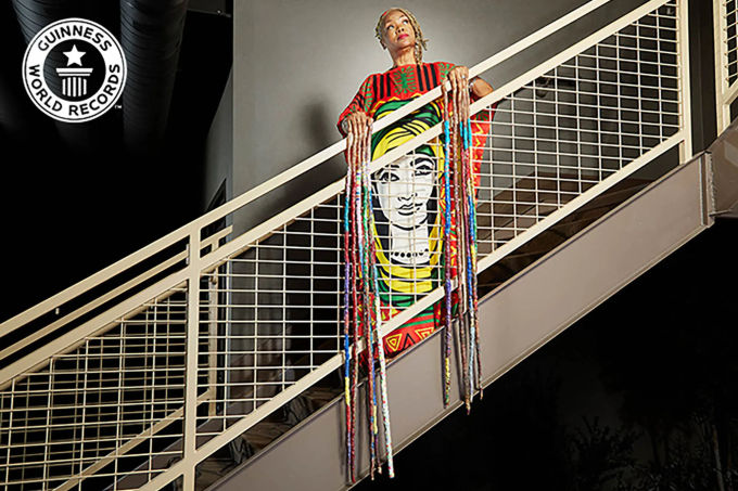 Bộ móng tay dài hơn 13 mét