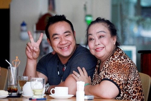 Sinh thời, diễ viên Hiếu Hiền ảnh hưởng lớn bởi tính cách của mẹ (cố nghệ sĩ Kim Ngọc).