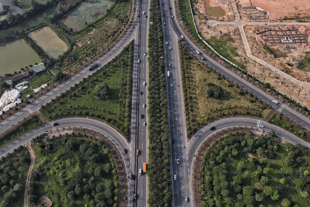 Tuyến đường này cũng được kết nối với đường Bắc Thăng Long - Nội Bài và làm giảm bớt lượng giao thông trên tuyến đường.