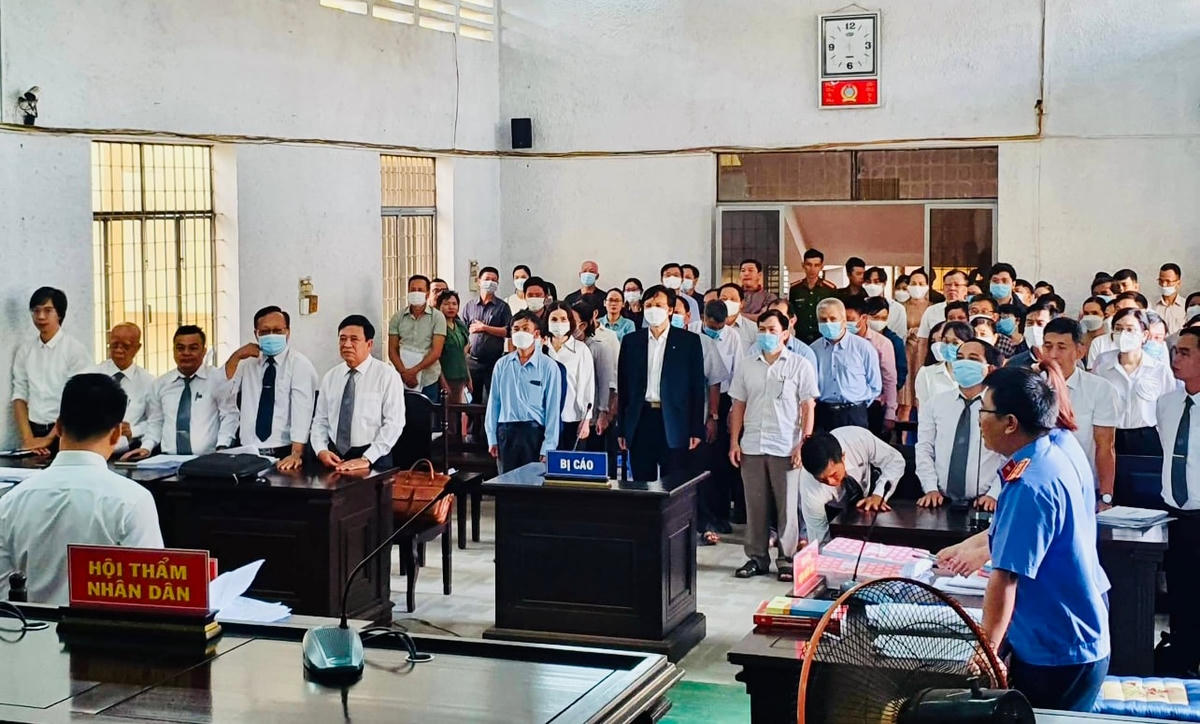 Các bị cáo tại phiên tòa.