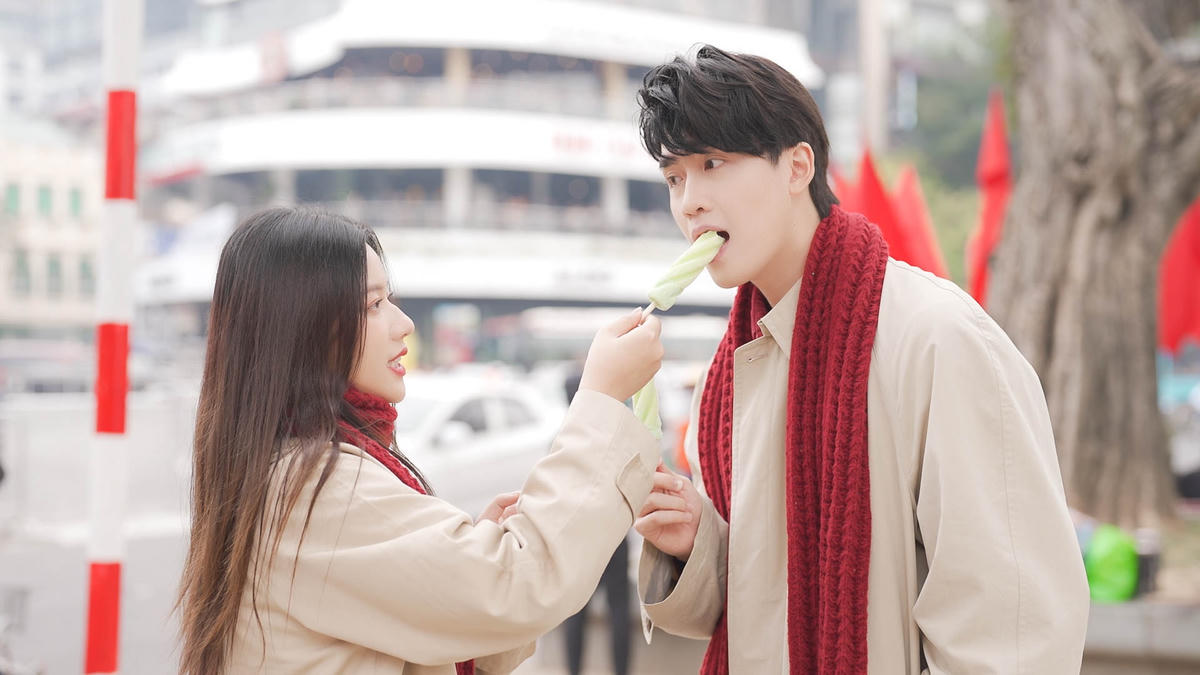 Vũ Thịnh – Fanny nắm tay nhau cảm nhận Tết Bắc, Nam