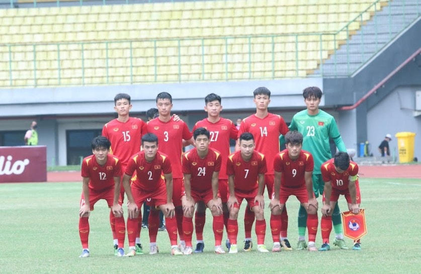 Đội hình U19 Việt Nam trong trận bán kết. 