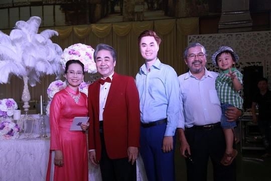 Về già, NSND Quang Thọ hạnh phúc vì hai cậu con trai theo nghiệp của mình.