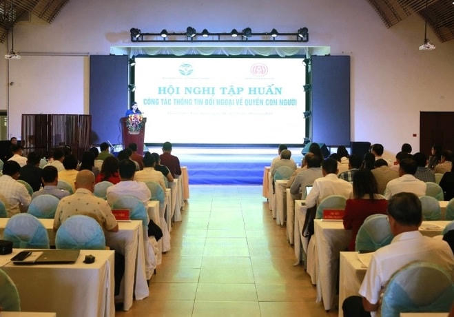 Các đại biểu tham dự buổi tập huấn.