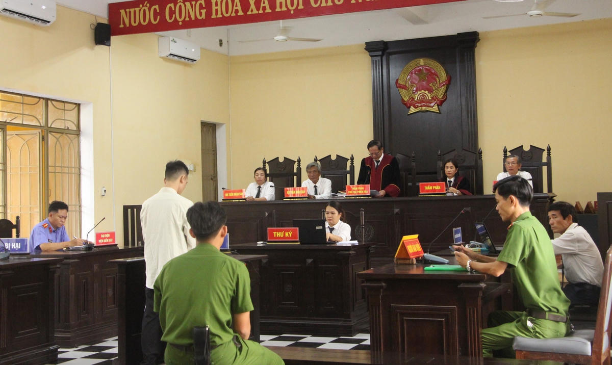 Bị cáo Trần Văn Hồng tại TAND tỉnh Quảng Nam.  