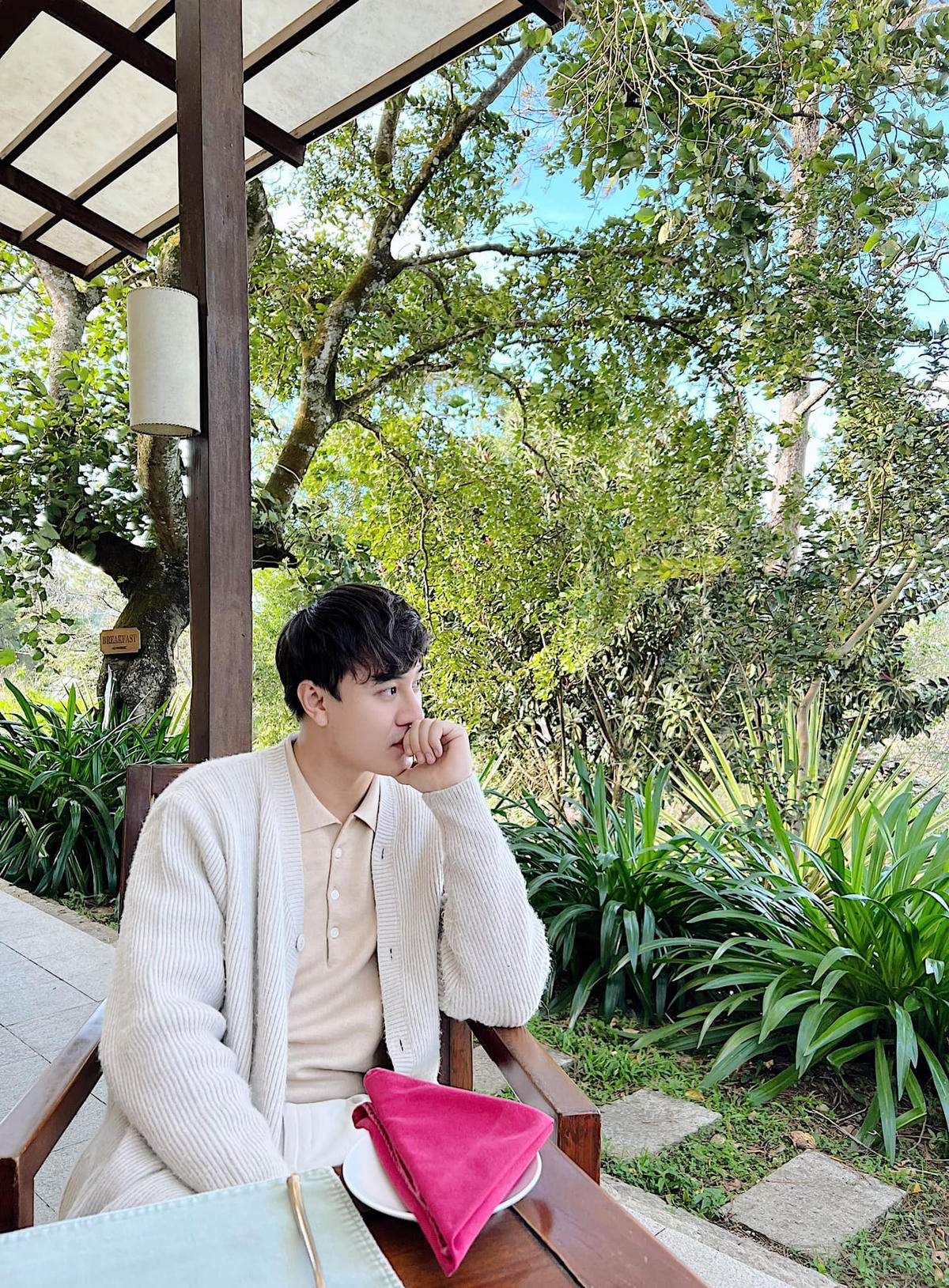 Khác với vẻ ngoài điển trai, thư sinh thường thấy, Quang Trọng từng làm đủ nghề để kiếm sống.