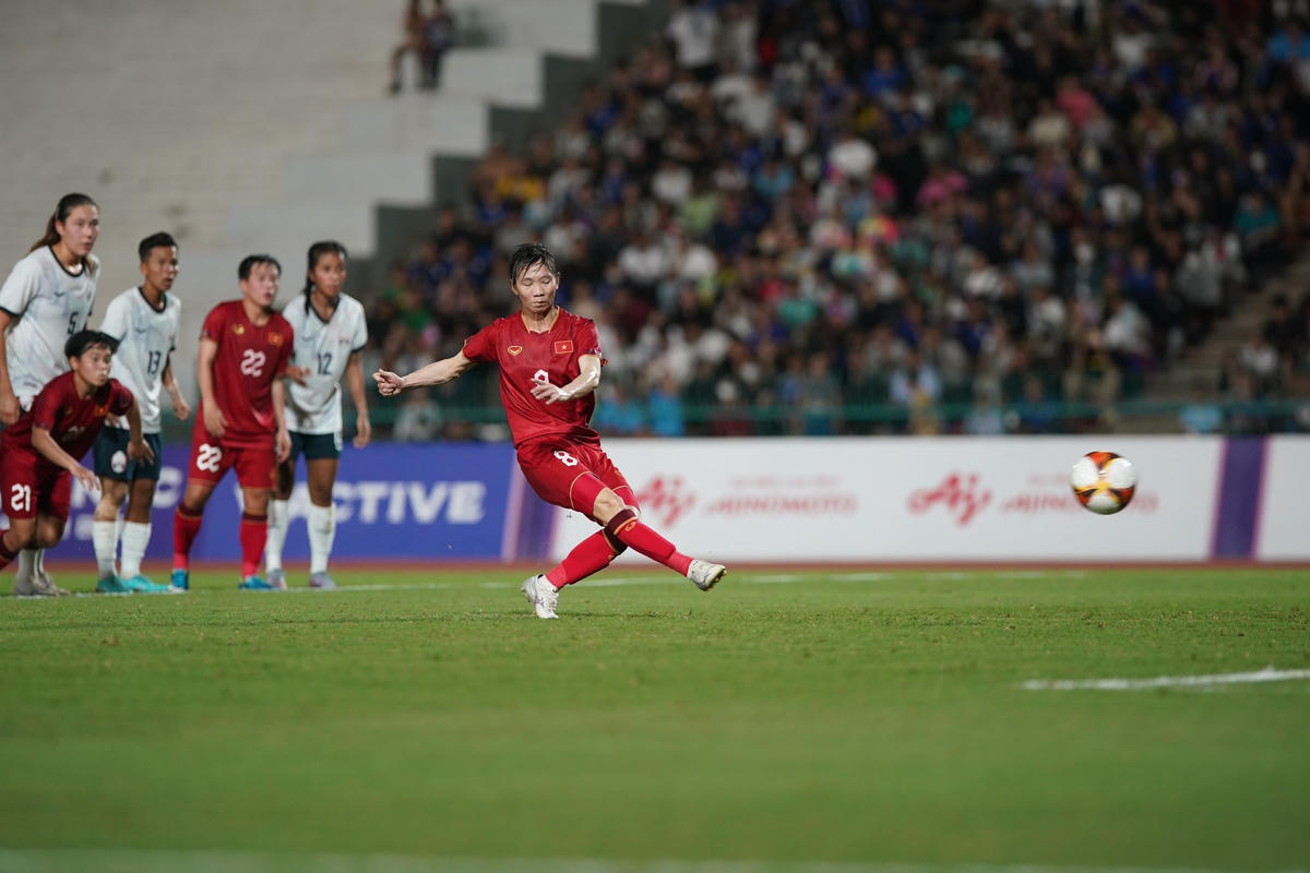 Những pha bóng quyết liệt.