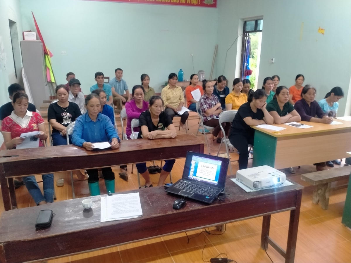 Lớp tập huấn tuyên truyền, phổ cập kiến thức trồng cây dược liệu.