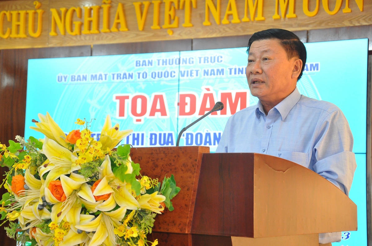 Ông Lê Thái Bình, Phó Chủ tịch Ủy ban MTTQ Việt Nam tỉnh Quảng Nam phát biểu tại tọa đàm.  