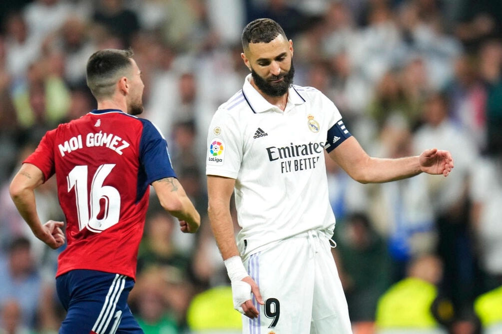 Benzema gây thất vọng khi đá hỏng phạt đền ở phút 78 (Ảnh: AP).