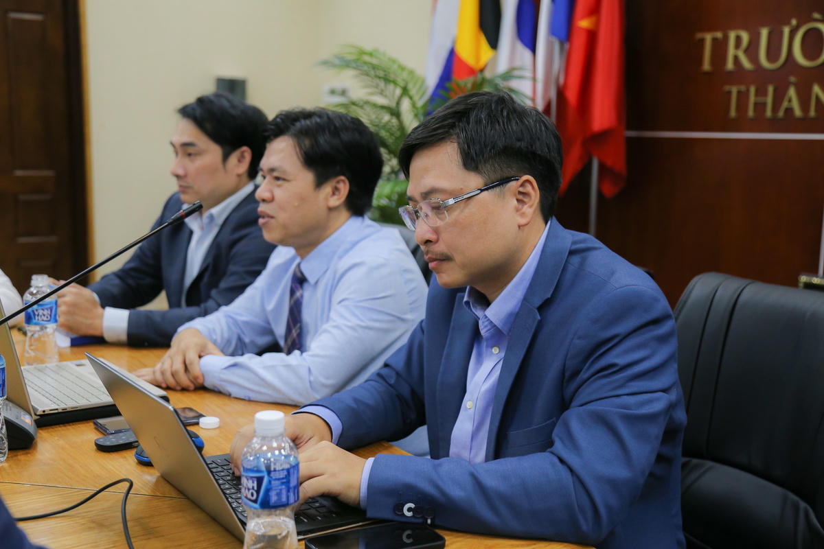 Thành phần chủ tọa hướng dẫn các nội dung thảo luận tại hội thảo. (Ảnh: Kiều My)