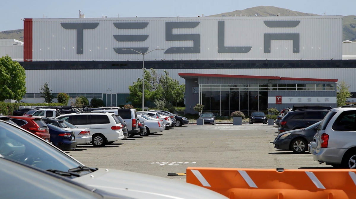 Nhân viên Tesla không có bàn làm việc, khủng hoảng sau tuyên bố của Elon Musk