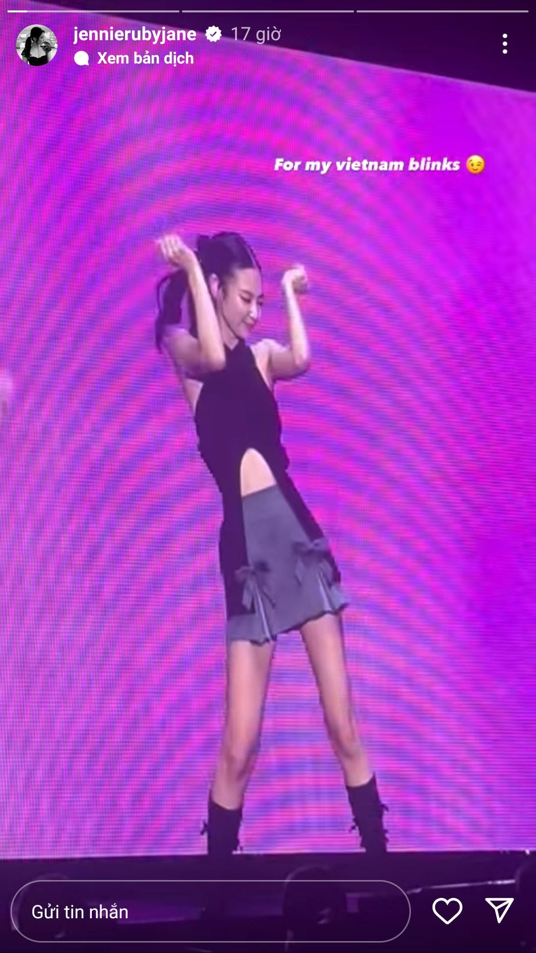 Cùng với đó Jennie đã chia sẻ video nhảy See tình trong đêm diễn để dành tặng cho fan Việt. Nguồn: Instagram. 