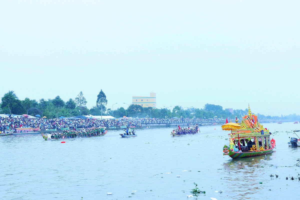 Có đến 56 đội tham gia giải đua ghe ngo năm 2022 tại Sóc Trăng.