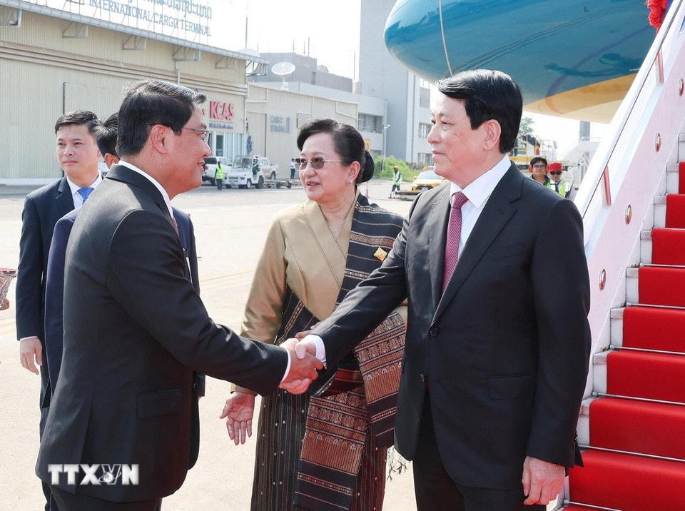 Chủ tịch nước Lương Cường đến Thủ đô Vientiane, bắt đầu thăm cấp Nhà nước tới Lào. (Ảnh: Lâm Khánh/TTXVN)