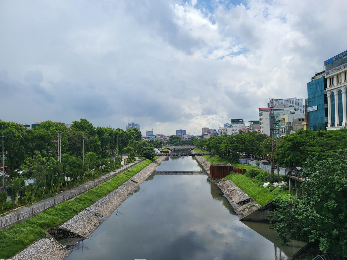 Một khúc sông Tô Lịch hiện tại.  Ảnh: Từ Khôi.