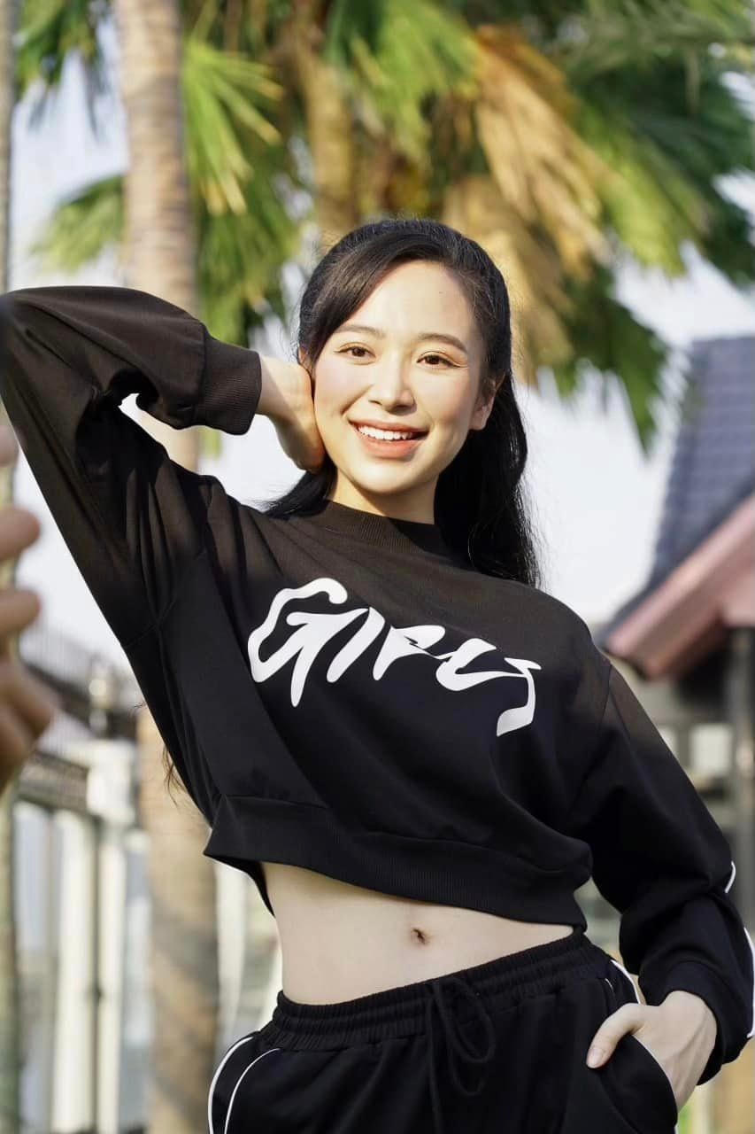 Khác với hình ảnh người phụ nữ khốn khổ trong phim, ngoài đời, nữ diễn viên Kim Oanh có cuộc sống khác hẳn. Nữ diễn viên có cuộc sống sang chảnh và gu ăn mặc sành điệu.