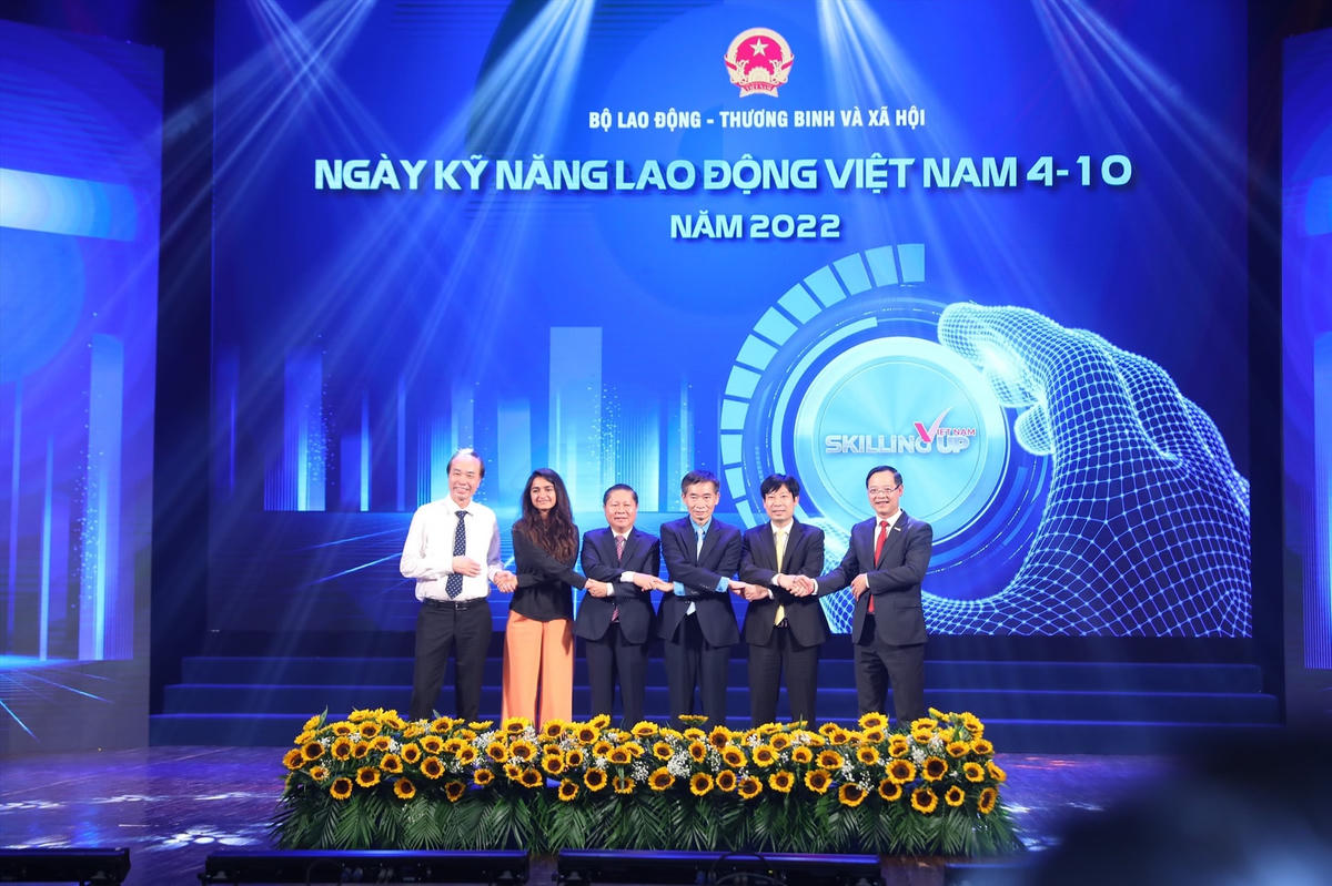 Các đại biểu tham dự lễ kỷ niệm.