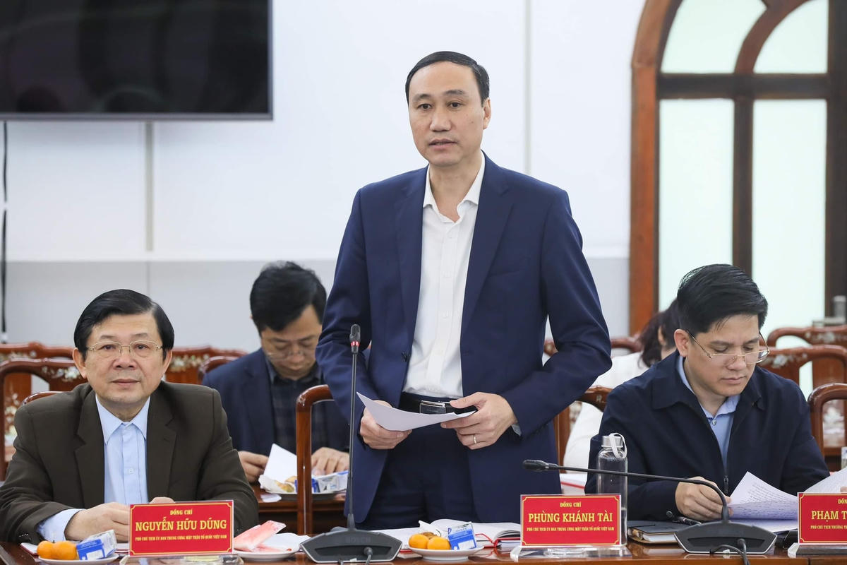 Phó Chủ tịch Phùng Khánh Tài phát biểu tại buổi làm việc.