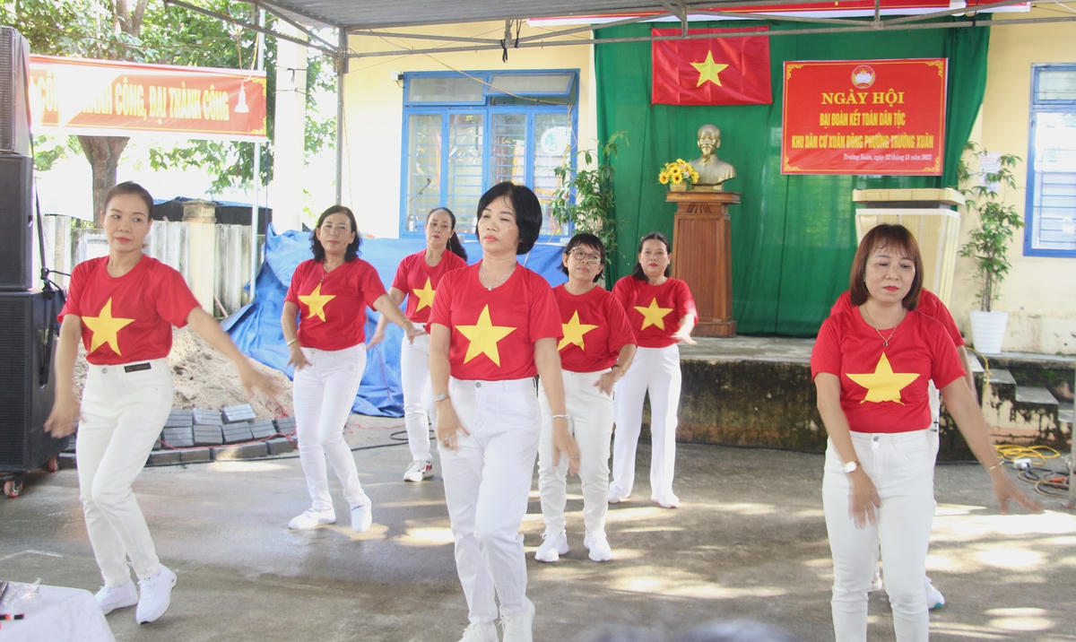 Tiết mục văn nghệ tại Ngày hội Đại Đoàn Kết toàn dân tộc. 