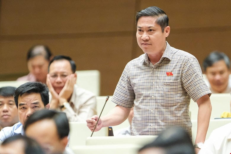 Đại biểu Quốc hội Phan Thái Bình (Đoàn ĐBQH tỉnh Quảng Nam) phát biểu tại Hội trường ngày 1/6/2022.