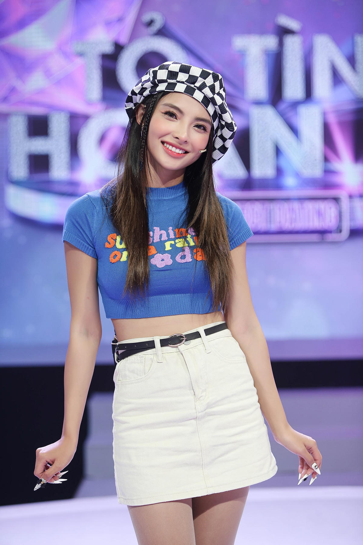 Á quân Giọng hát Việt 2017 Hiền Mai khiến dàn khách mời phấn khích. Ảnh: Perfect Universe.