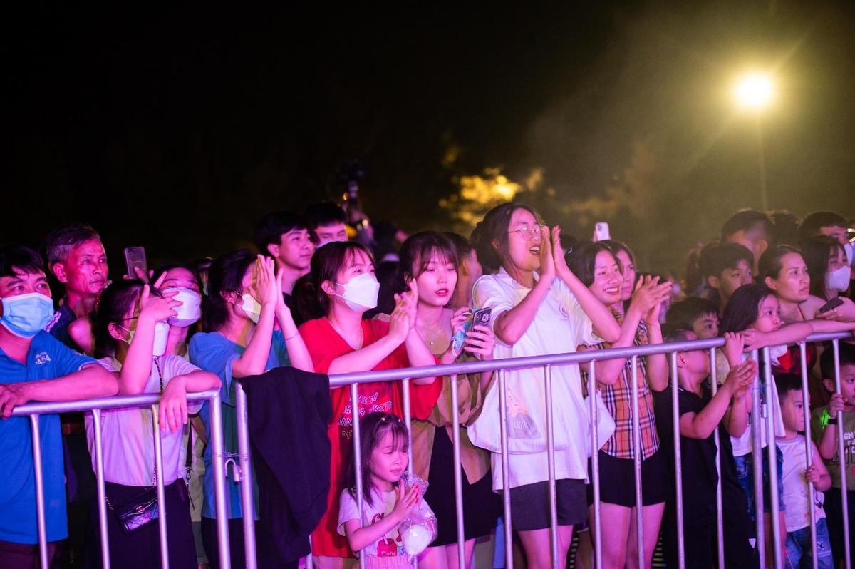Khắc Việt khuấy động đêm nghệ thuật SunFest Sầm Sơn, Thanh Hóa dịp 30-4