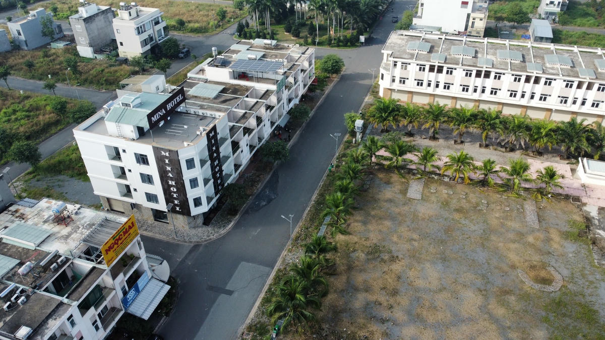 Một số người đã mua nhà tại dự án đang trong tình trạng “dở khóc dở cười” bởi cơ quan chức năng tỉnh Đồng Nai đã tiến hành khởi tố vụ án và bắt tạm giam nhiều cán bộ, lãnh đạo từ cấp phường, đến các sở ngành của tỉnh để điều tra về hành vi “Vi phạm các quy định về bồi thường, hỗ trợ, tái định cư khi Nhà nước thu hồi đất” quy định tại Điều 230, Bộ luật Hình sự. Ảnh: Mạnh Thìn.