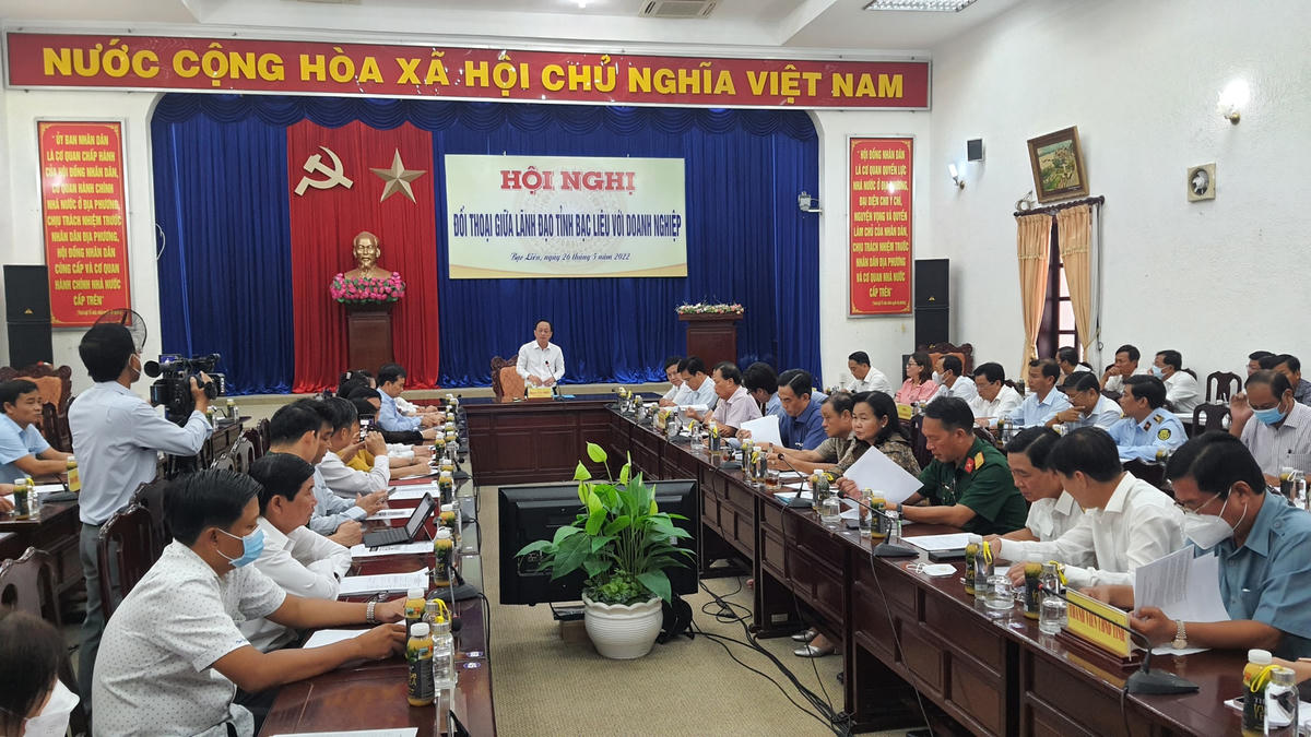Quang cảnh bổi đối thoại với doanh nghiệp, HTX trực tiếp và trực tuyến.