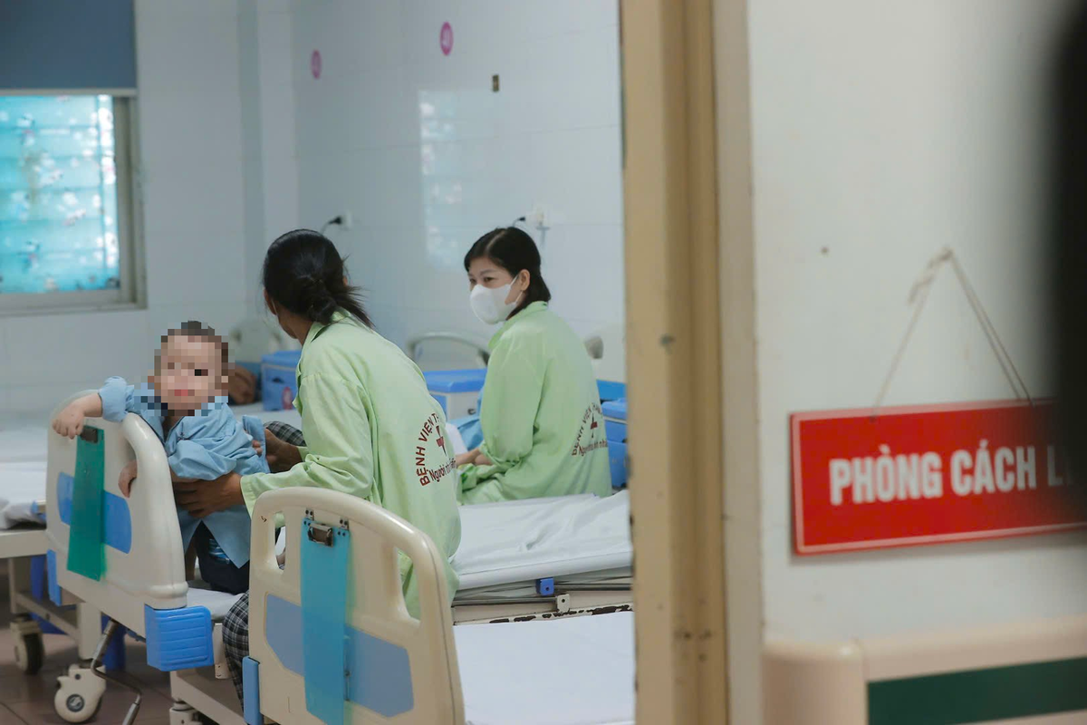 Khu vực cách ly điều trị các bệnh nhi mắc sởi tại Bệnh viện Thanh Nhàn. Ảnh: BVCC.