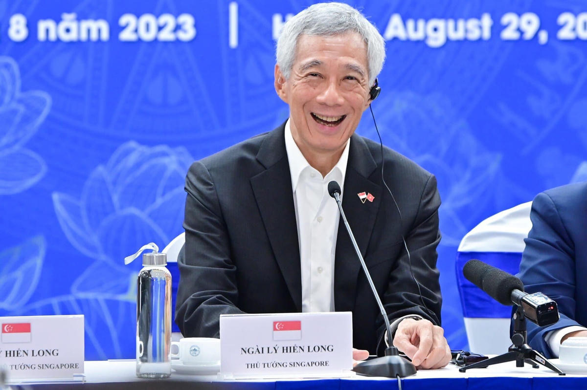 Thủ tướng Lý Hiển Long giao lưu với sinh viên.