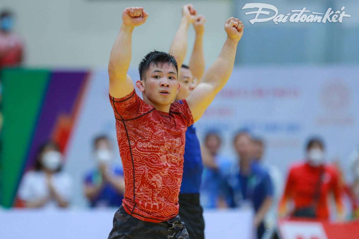 Phải đến giây cuối cùng của trận đấu thì Đào Hồng Sơn mới chiến thắng đối thủ Tang Yong Siang đến từ Singapore.