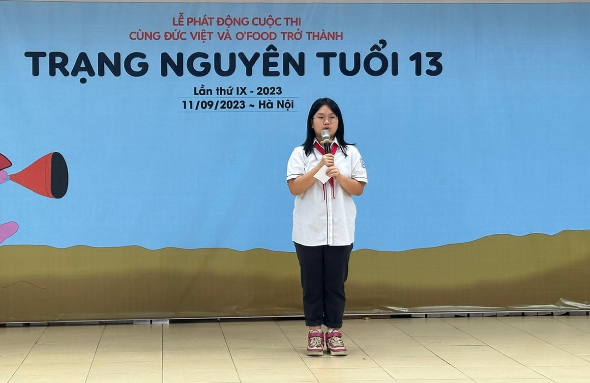 Học sinh Trường THCS Phú Diễn tự tin trả lời câu hỏi của Ban giám khảo cuộc thi.