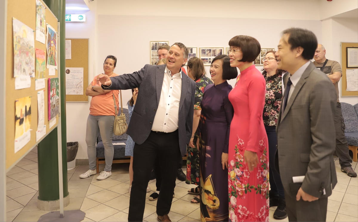 Thăm quan triển lãm trong khuôn khoor lễ trao giải