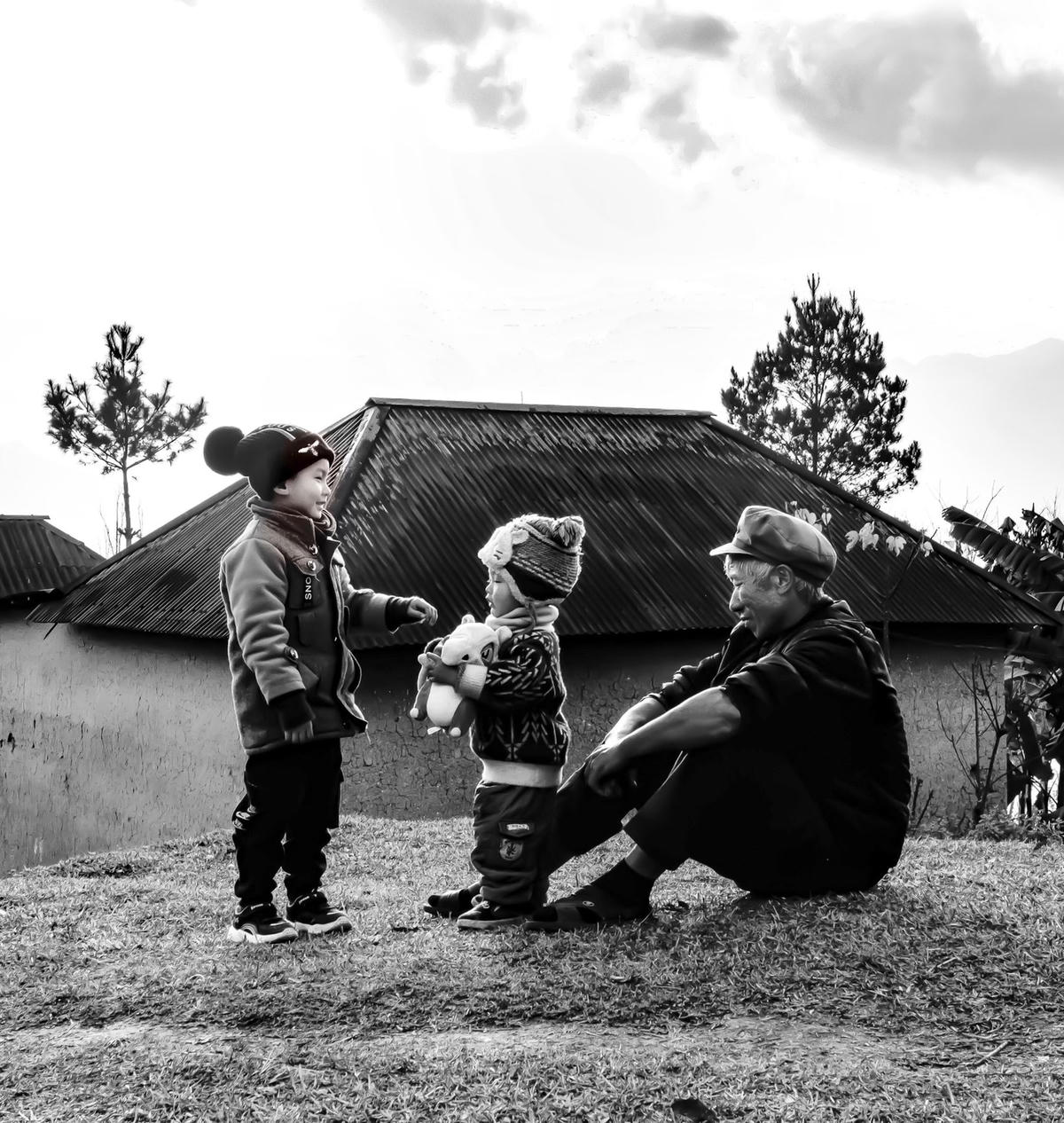 “Đồng bào Hà Nhì” (Top 50 life và top ảnh các tuần, trang ảnh Agora).  