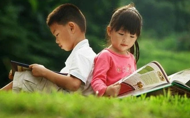 Tạo thói quen đọc sách cho thiếu nhi. Nguồn: PNVN.