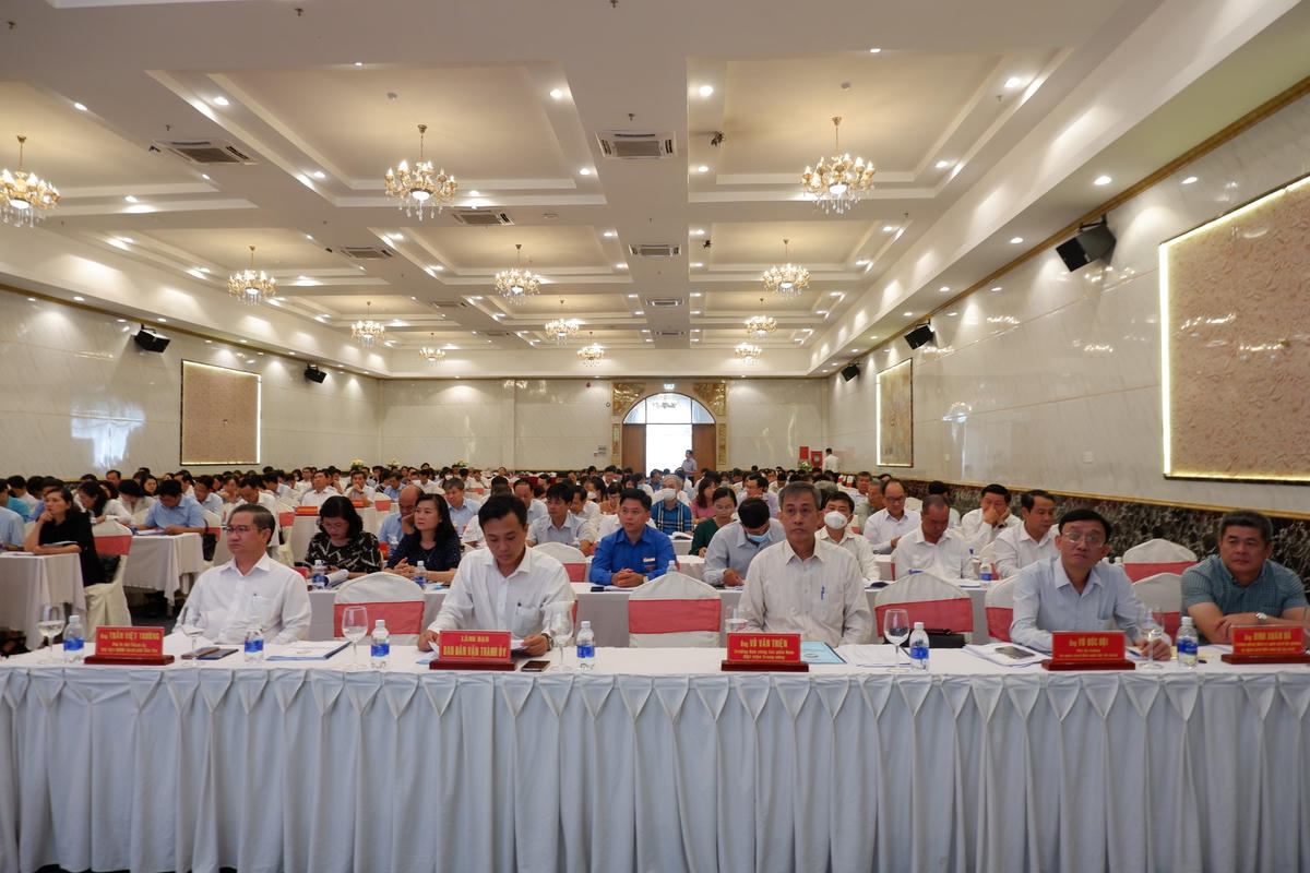 Toàn cảnh hội nghị.