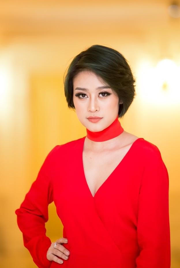 Phí Linh từng tốt nghiệp khoá đào tạo MC chuyên nghiệp. Ảnh: NVCC
